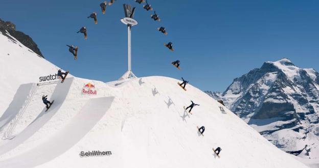 Snowboarders y esquiadores tocan el cielo con saltos de rozan los 15 metros de altura