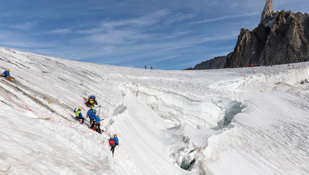 Luto en el Mont Blanc por la muerte de un guía de montaña en una grieta