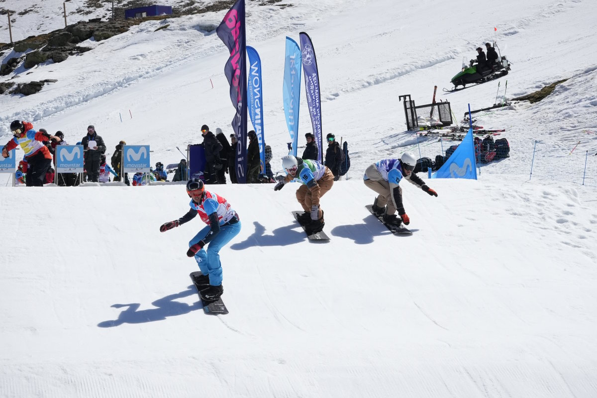 Álvaro Romero y Naia Aramendia campeones de España de snowboardcross (SBX) en Sierra Nevada