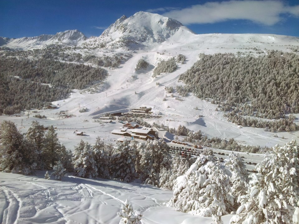 Las estaciones Andorranas descartan que se alargue la temporada a pesar de la nieve