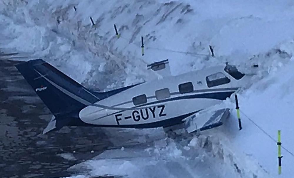 Vídeo: aterrizaje accidentado de una avioneta en el altipuerto de Courchevel