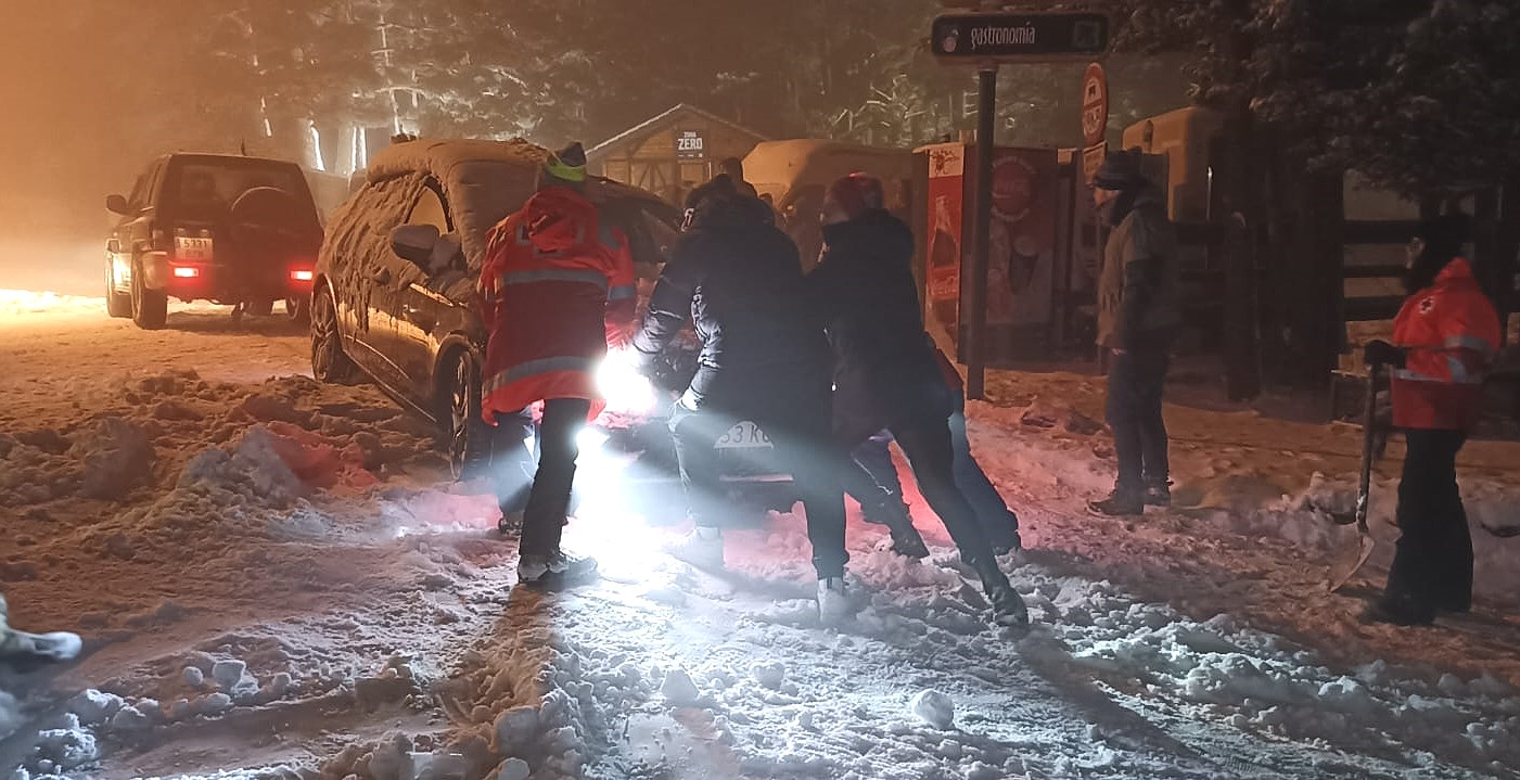 Una macrofiesta en La Pinilla acaba en una encerrona por la fuerte nevada