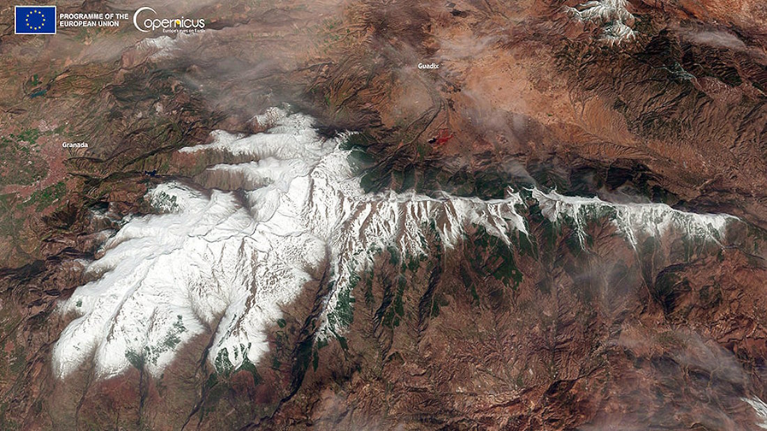 La Sierra Nevada abbaglia dallo spazio al culmine della Settimana Santa