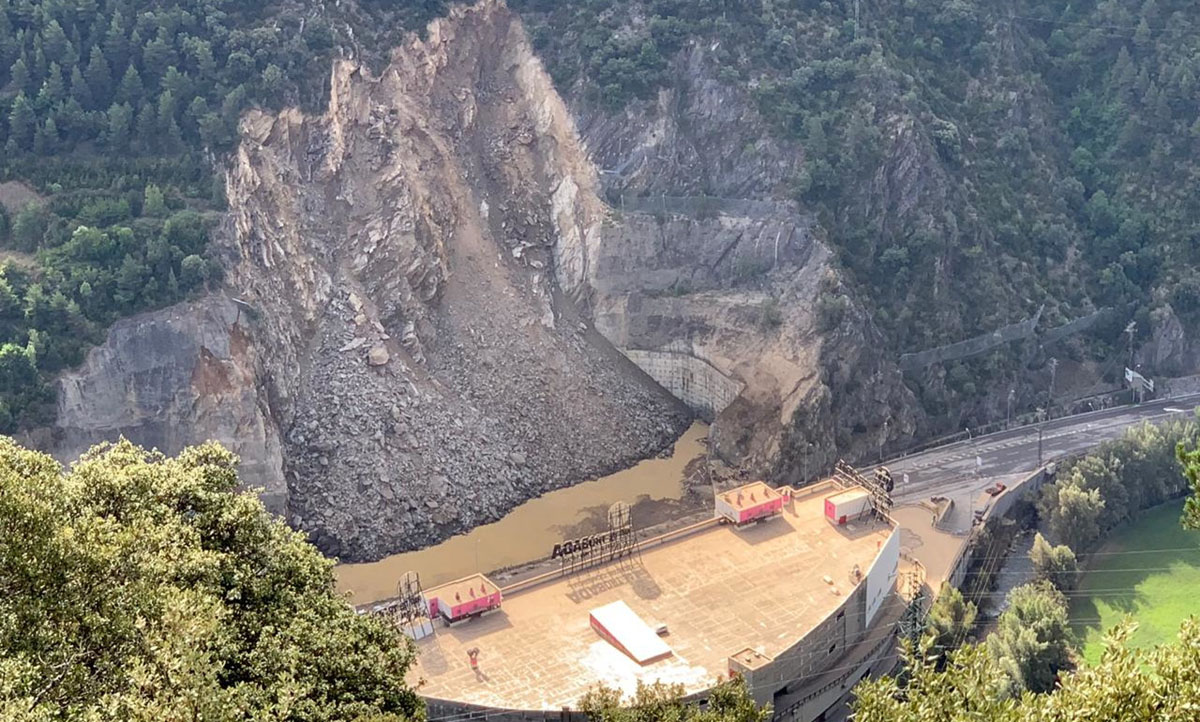 Un desprendimiento en la carretera de Andorra obliga a cortar el acceso desde La Seu d’Urgell