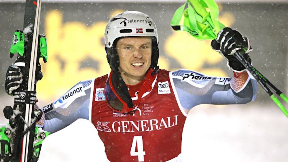 El esquiador noruego Henrik Kristoffersen coge el testigo de Hischer y vence en el slalom de Levi