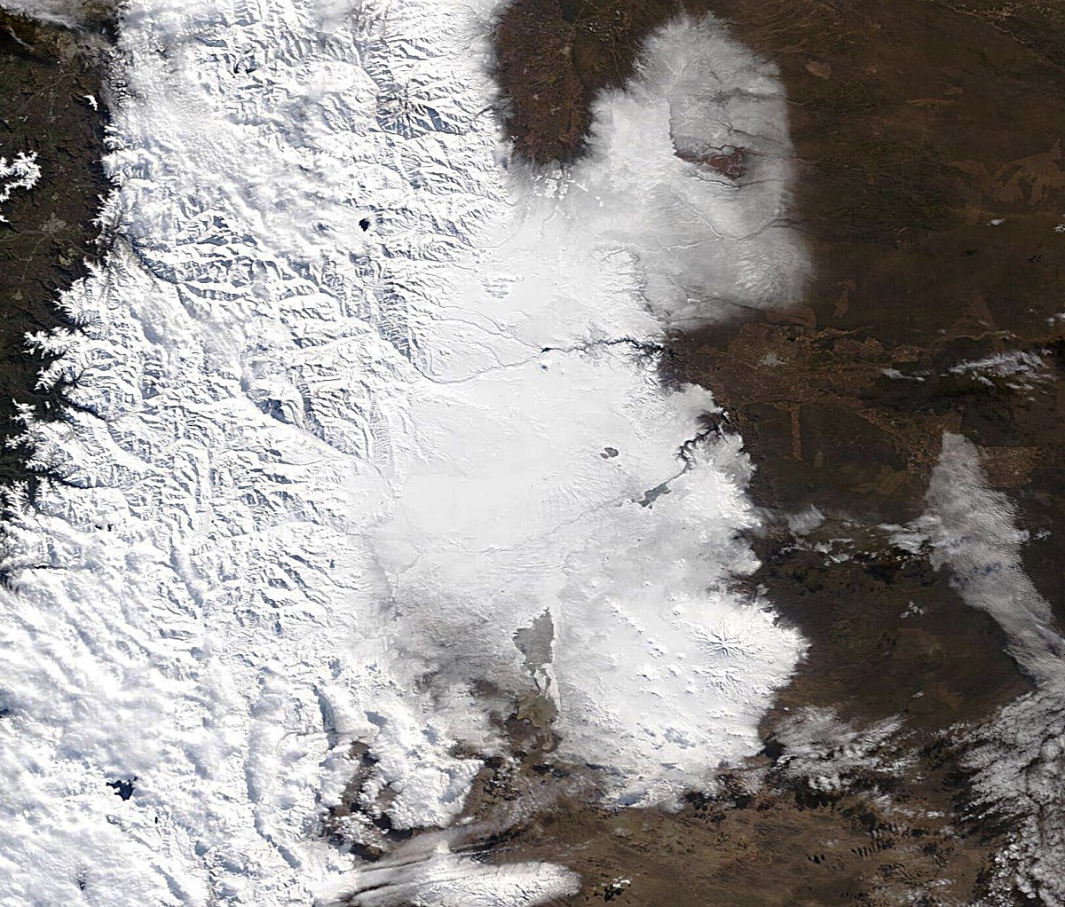 Los Andes siguen acumulando nieve, hasta 4 metros con las estaciones cerradas