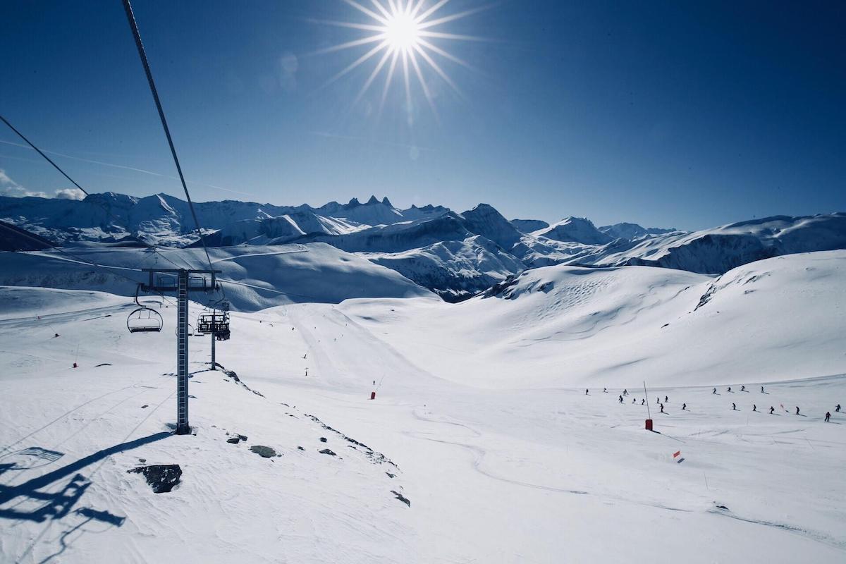 Cuatro de las seis regiones de esquí más grandes de Francia ya funcionan al 100% con energía verde