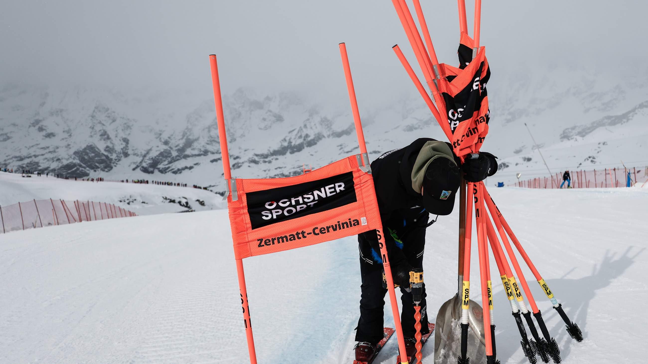 Zermatt cierra su glaciar a los esquiadores profesionales tras quedarse sin copa del mundo