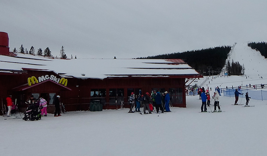 ¿Suecia tiene el único McDonald 's del mundo donde se puede ir esquiando