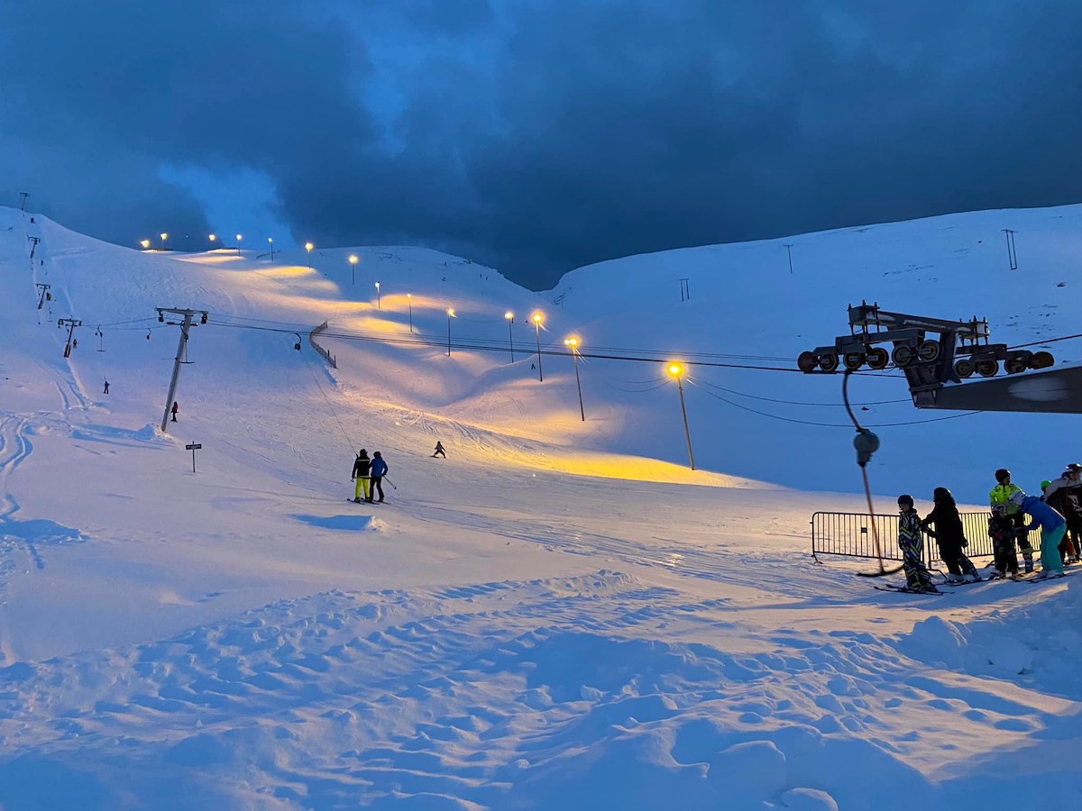 La estación de esquí más septentrional del mundo estrena la temporada cuando se hace de día