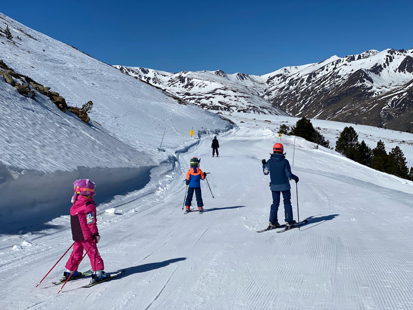 Las estaciones de esquí francesas, las únicas que siguen abiertas a pesar de fuertes críticas