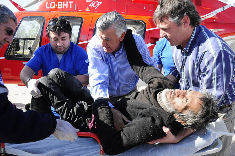 Raúl Fernando Gómez Cincunegui fue trasladado en helicóptero desde Barreal hacia el hospital Rawson para recibir atención médica. (Agustín Moya)
