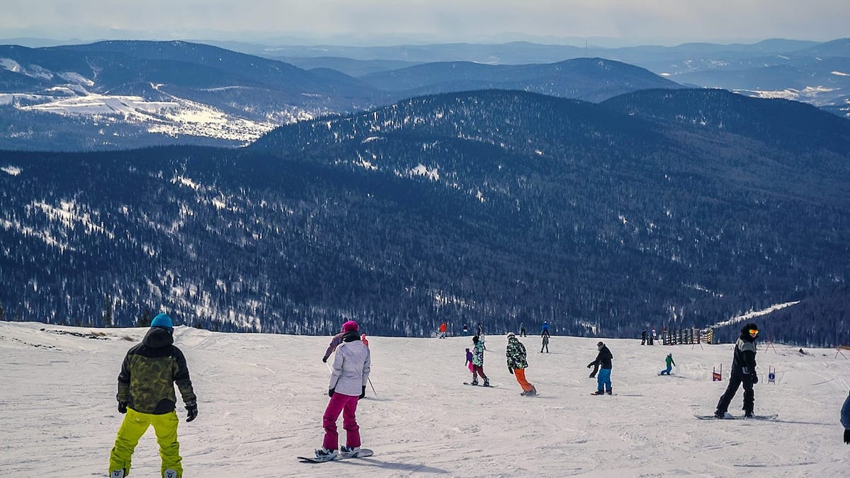 Siberia aprovecha la Covid para atraer al turismo de esquí ruso que iba a los Alpes y Andorra