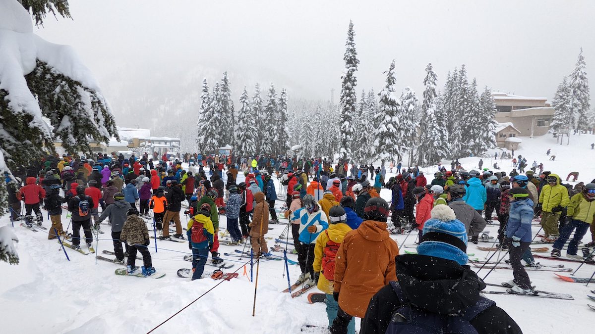 Vail Resorts vendió 2,1 millones de forfaits, pero no “da la talla” para atender a los esquiadores