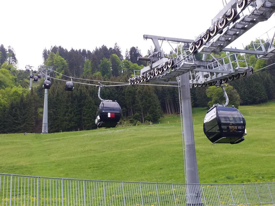 Un muerto y seis heridos en un accidente en un telecabina de los Alpes suizos