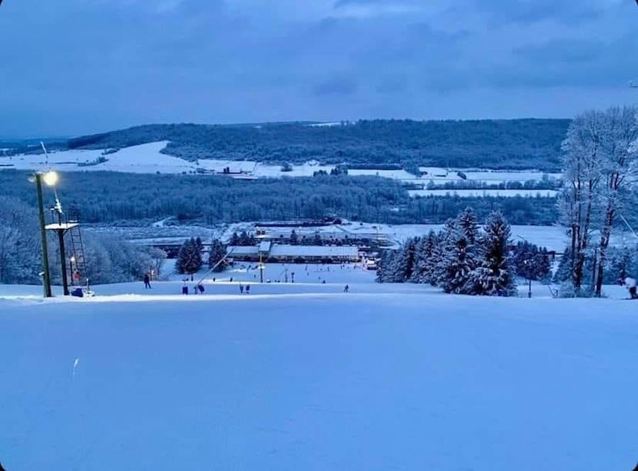Un hombre compra una estación de esquí de Nueva York y la cierra para evitar competencia