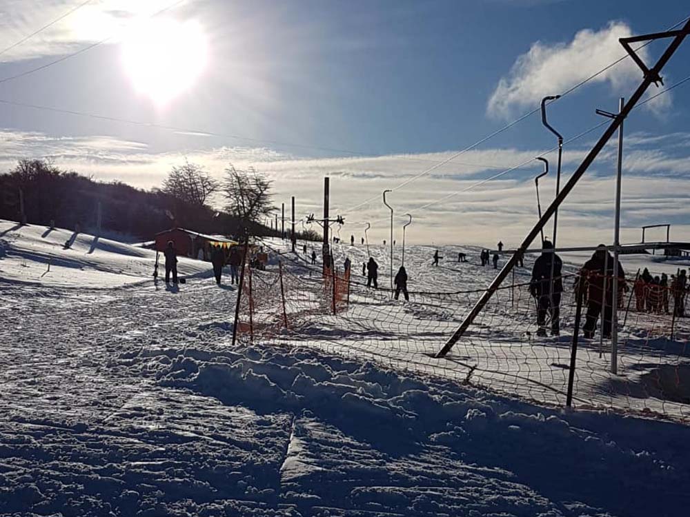 El Centro de Esquí Valdelén abre pistas y se une a la fiesta de la nieve