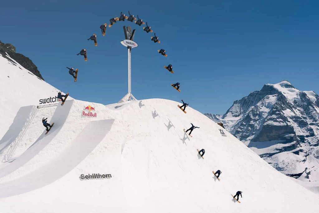 Snowboarders y esquiadores tocan el cielo con saltos de rozan los 15 metros de altura