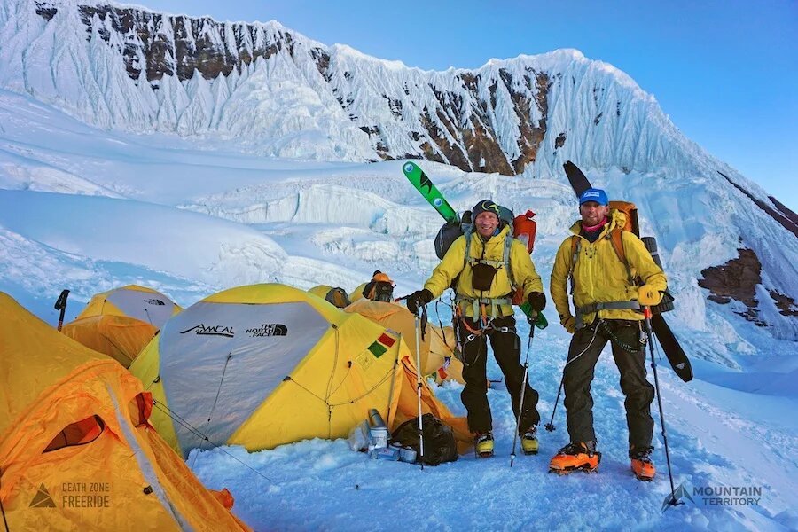 Nuevo intento para ser el primer ser humano en bajar esquiando el Everest sin oxígeno