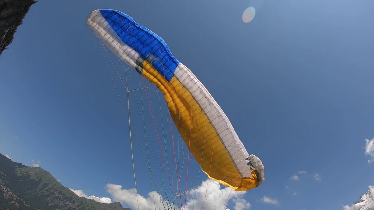 Graba en vídeo su espectacular accidente en parapente, del que sale vivo de "milagro"