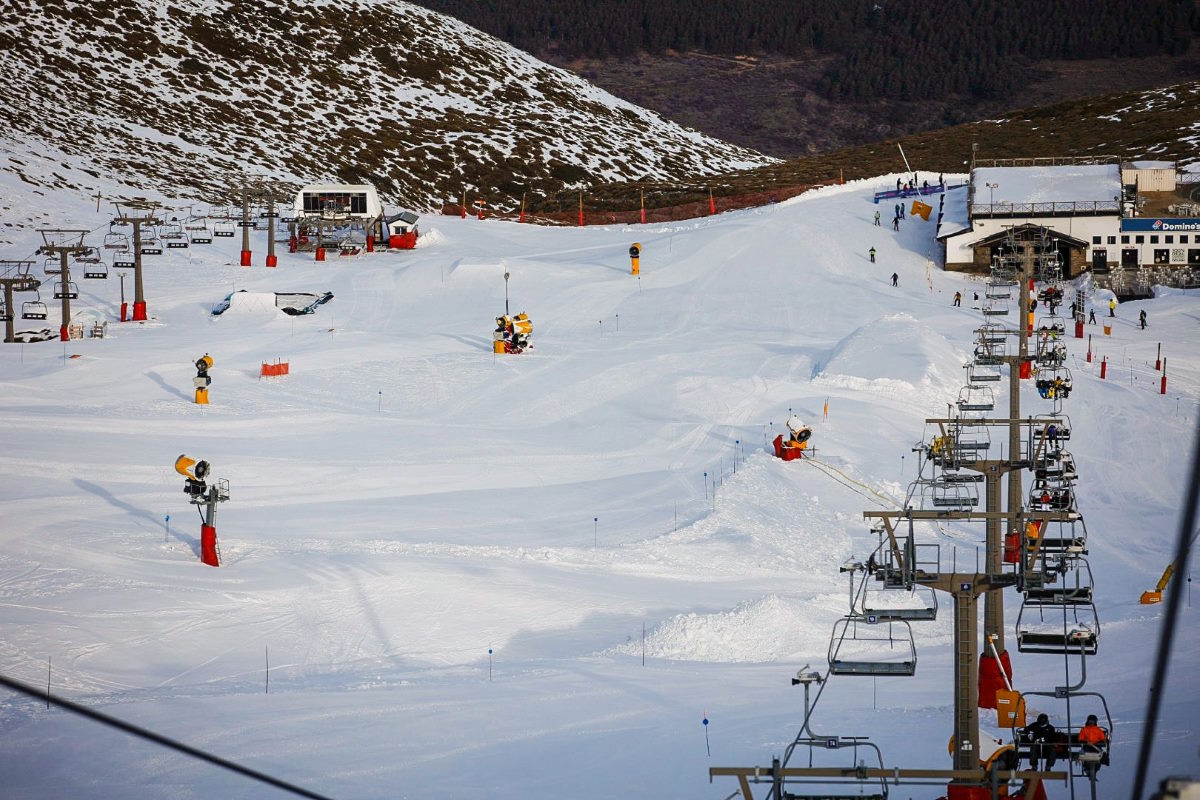 Así es el circuito de snowboard que construye Sierra Nevada  para la Copa del Mundo de marzo