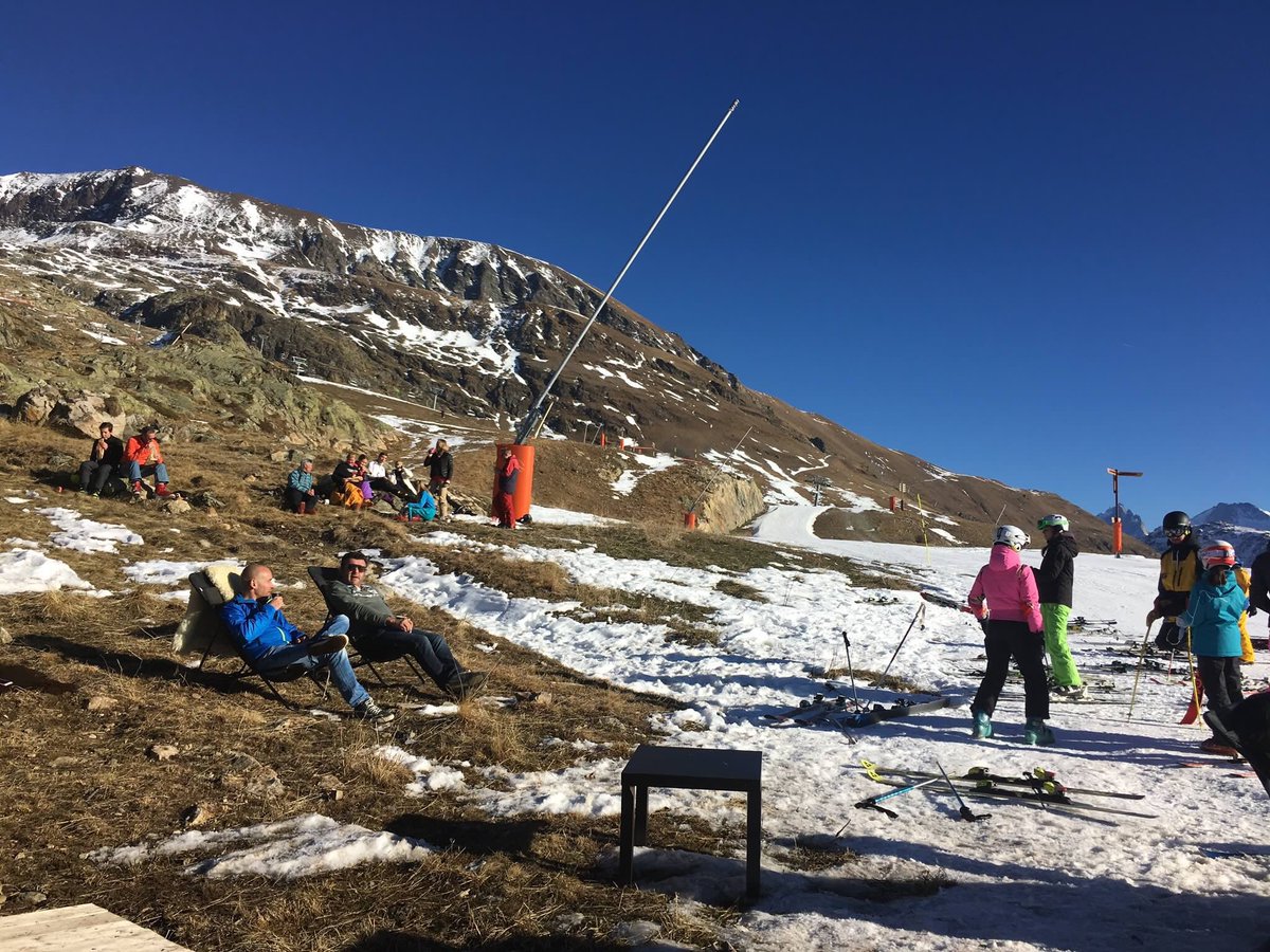 La falta de nieve en algunas estaciones de los Alpes deja sin empleo al 40 % de los temporales