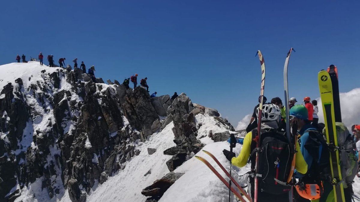 Si quieres hacer colas no hay que ir al Everest, basta subir al Aneto: 250 ascensiones al dia