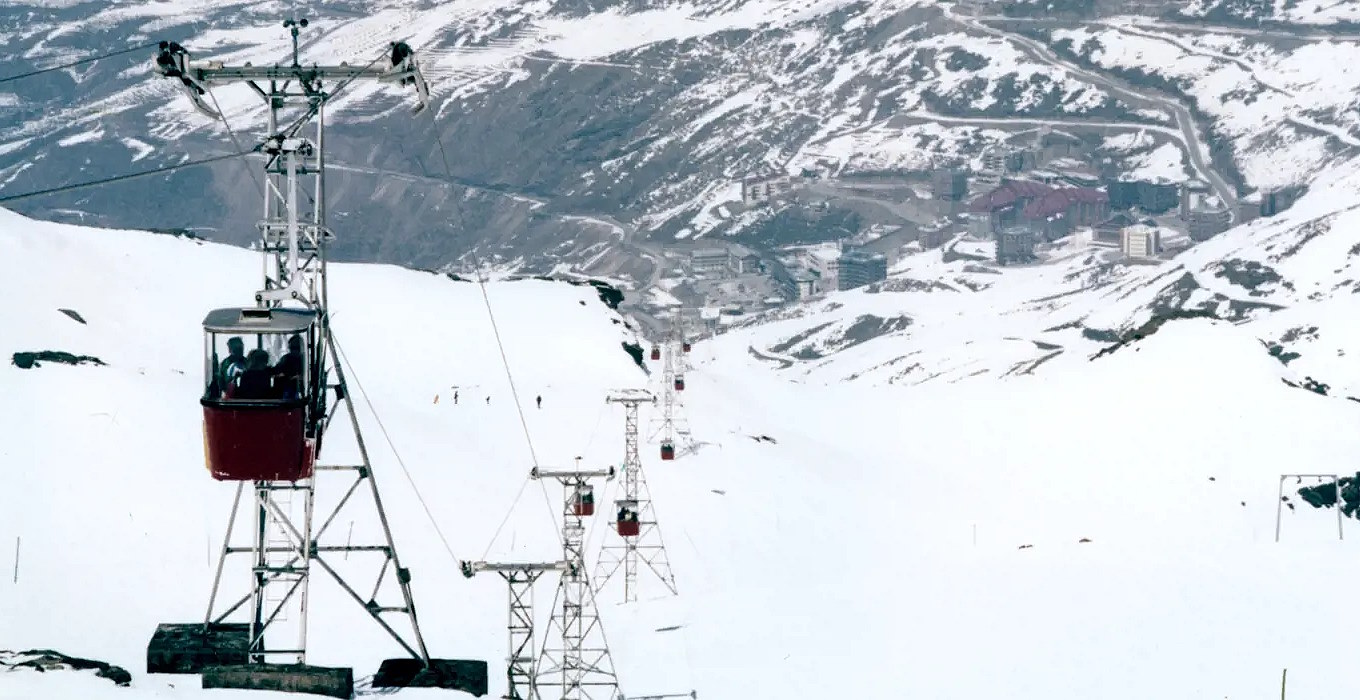 Un nuevo libro descubre la historia de los remontes de Sierra Nevada