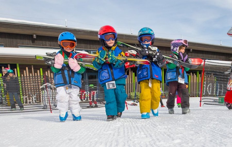 Se busca niñera para cuidar un niño en Aspen esquiando y cobrando 135.000 dólares