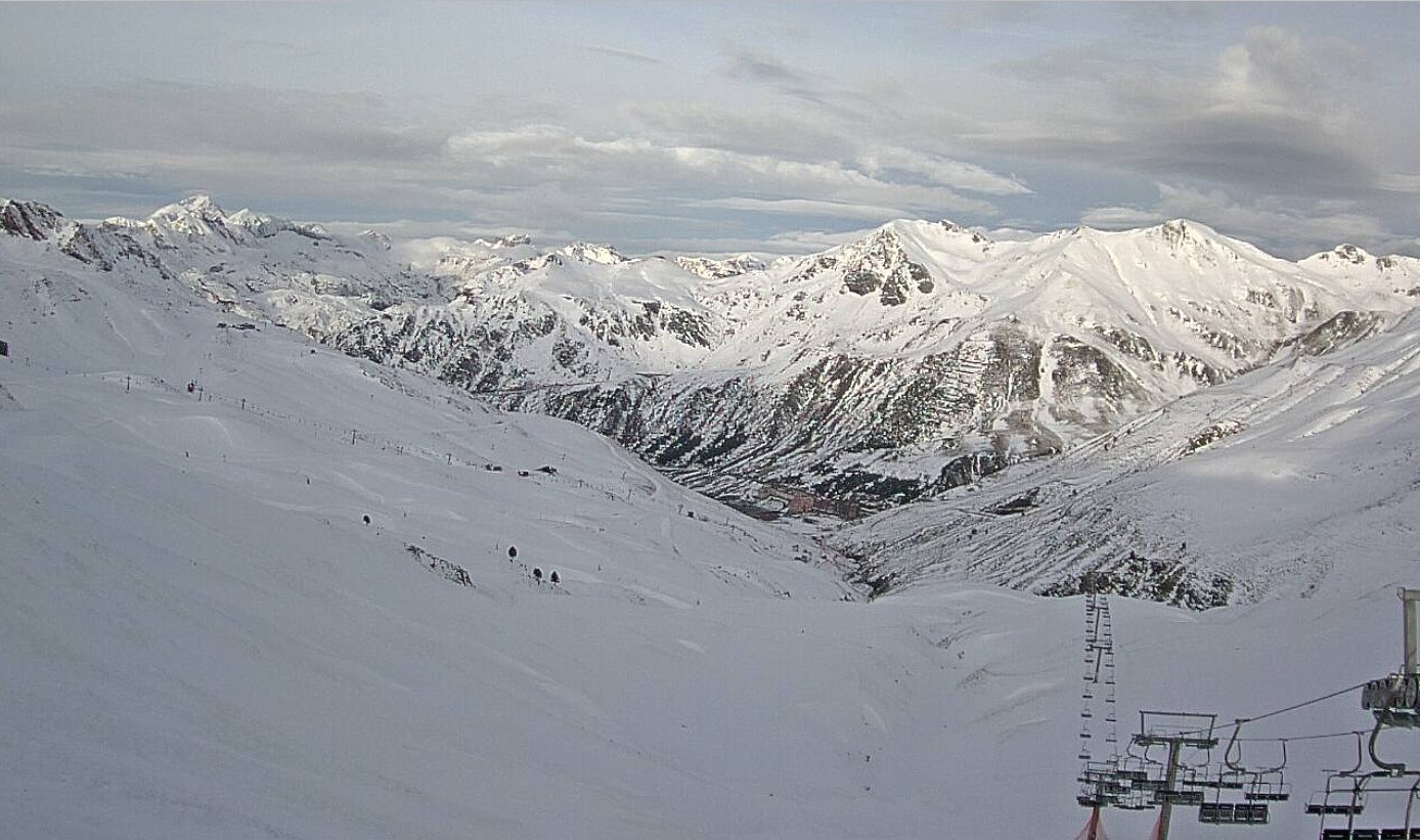 Astún abrirá el día 26 de diciembre con 16,6 km esquiables. Fotos actuales de las pistas