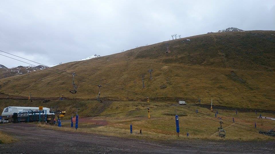  Las pistas de esquí aragonesas confían en el frente frío de la próxima semana para inaugurar la temporada