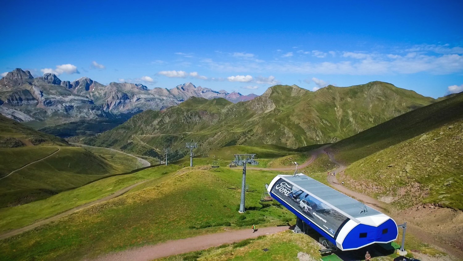 Astún abre este sábado su telesilla de verano, el mejor acceso a los lagos de montaña