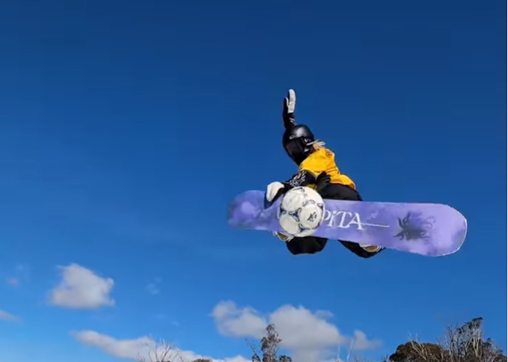 Vídeo: Snowboarders australianos juegan a fútbol con sus tablas