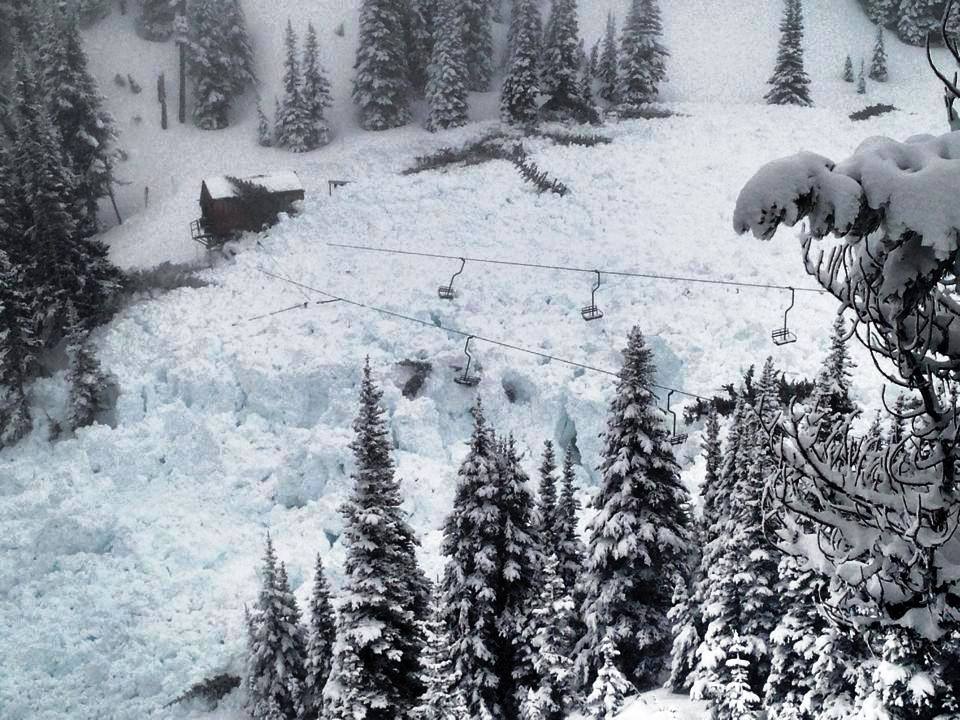 Una avalancha 'controlada' destruye un telesilla en Crystal Mountain