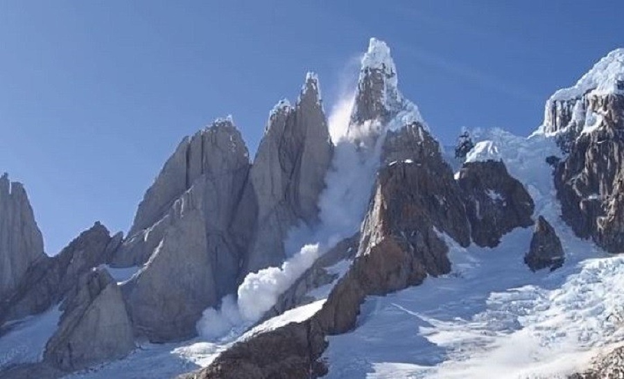 Graban una impactante avalancha de escarcha en El Cerro Torre
