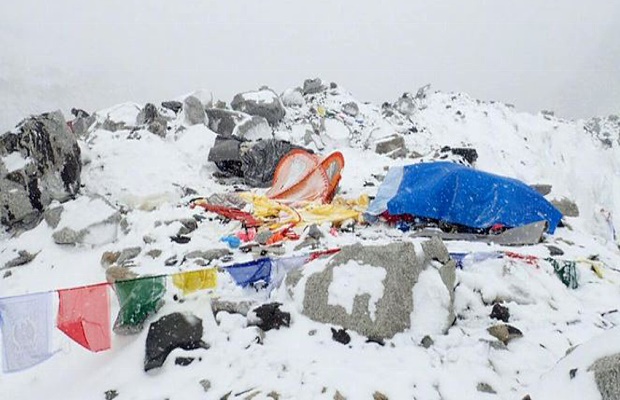 Tragedia en el Everest, una avalancha provocada por el terremoto habría matado 22 personas