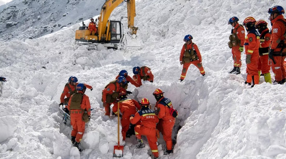 Tragedia en el Tíbet: una avalancha de nieve provoca 28 muertos