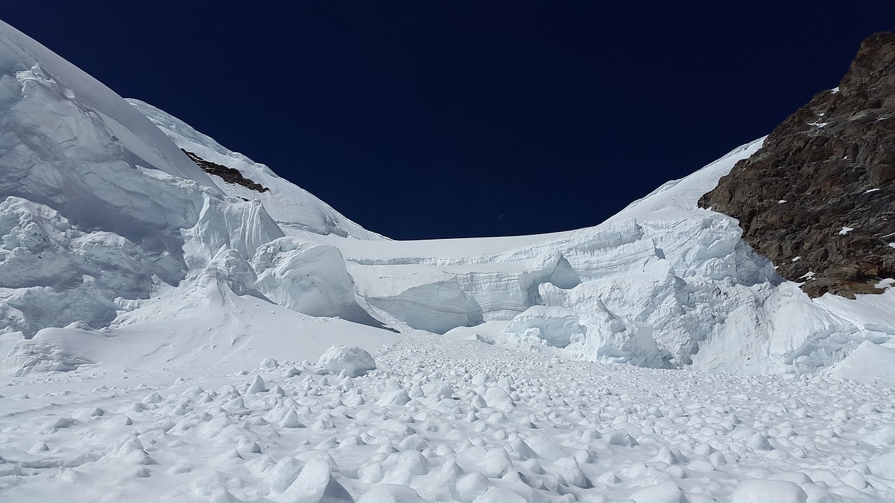 Cuatro esquiadores atrapados en una avalancha en los Pirineos franceses. Fallecen dos de ellos