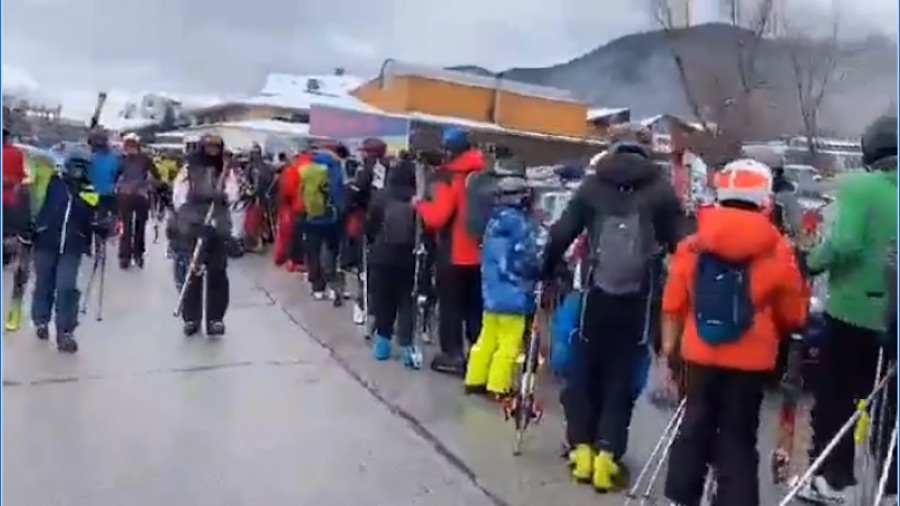 Esquiadores rumanos invaden las pistas de Bansko antes que Bulgaria obligue a hacer PCR