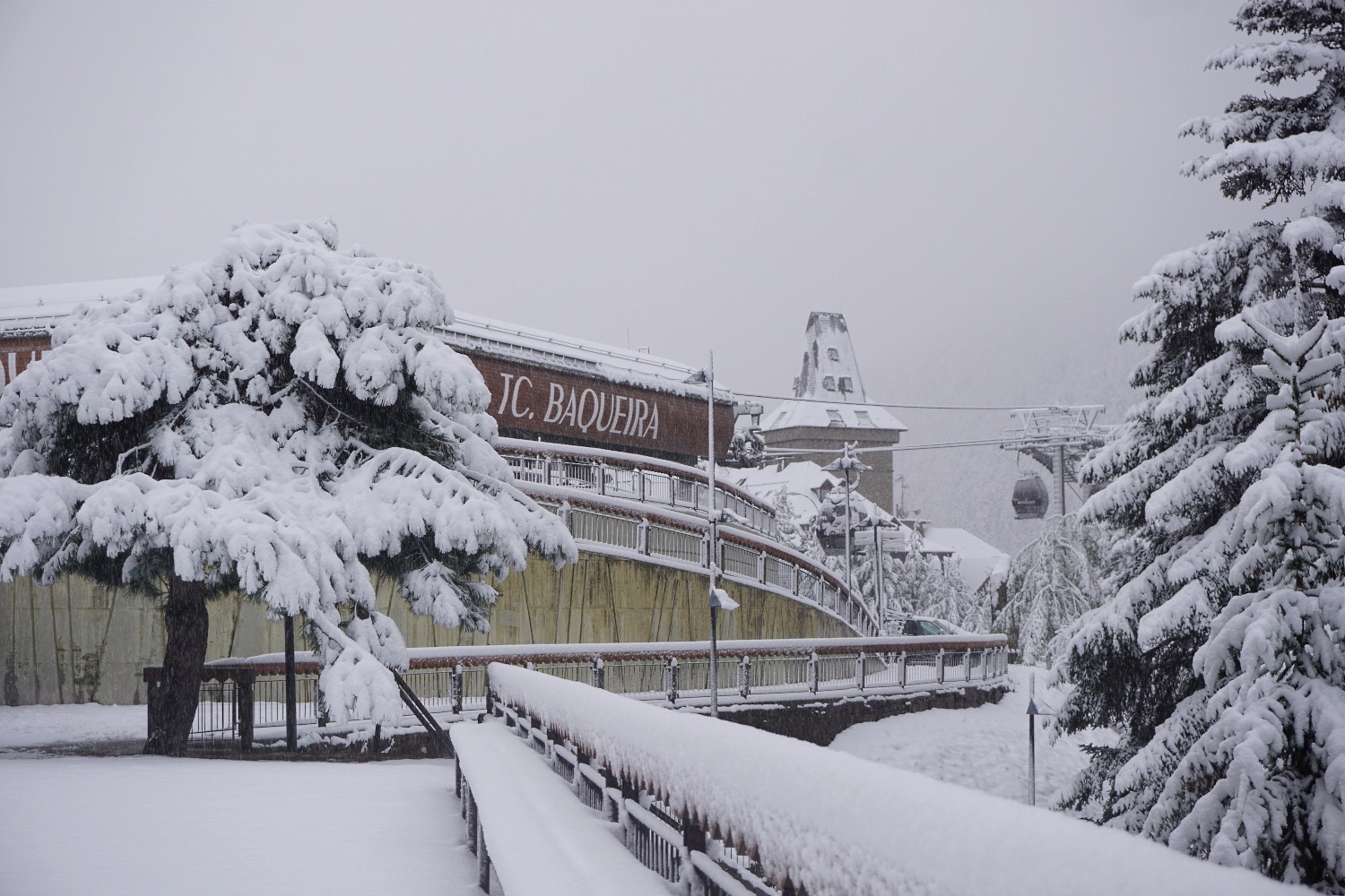 La previsión de fuertes nevadas en Baqueira Beret activa un pronto inicio de la temporada
