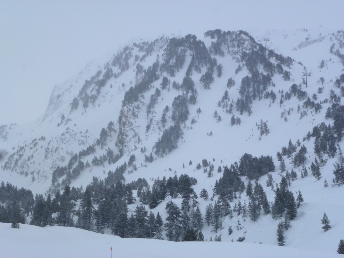 Fallece un esquiador vigués en una pista cerrada de Baqueira Beret