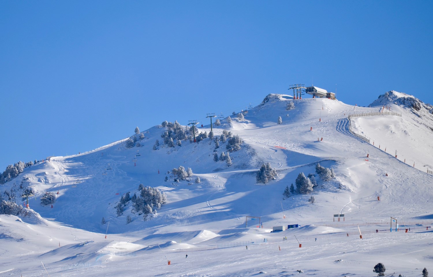 La nevada devuelve a Baqueira su inmaculado blanco y le permite superar los 100km esquiables