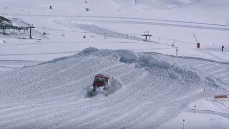 Así se construye en Baqueira un trazado de Copa del Mundo SBX de Snowboard Cross