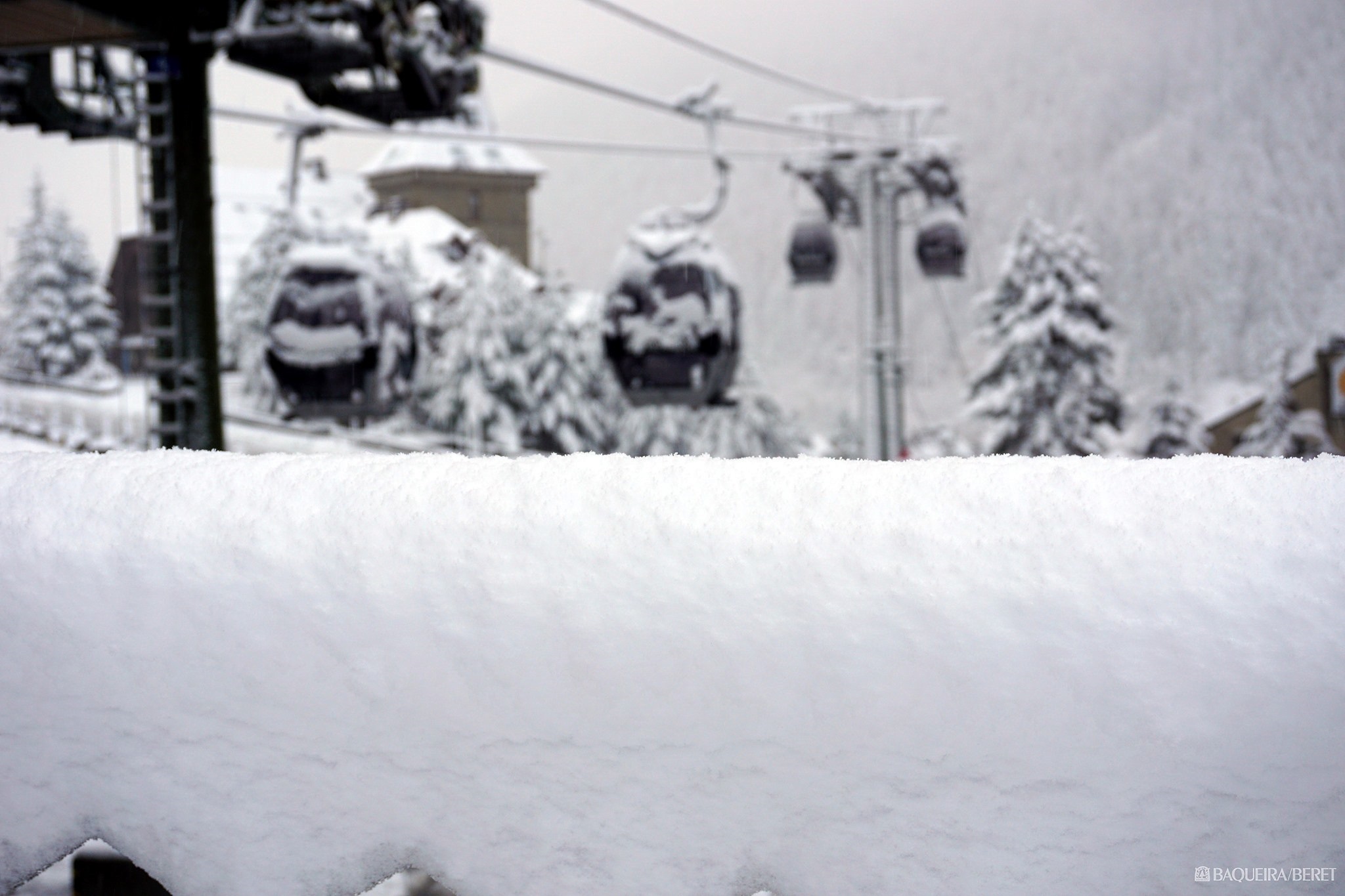 Imágenes de la nevada en el Pirineo a la espera de más nieve el fin de semana