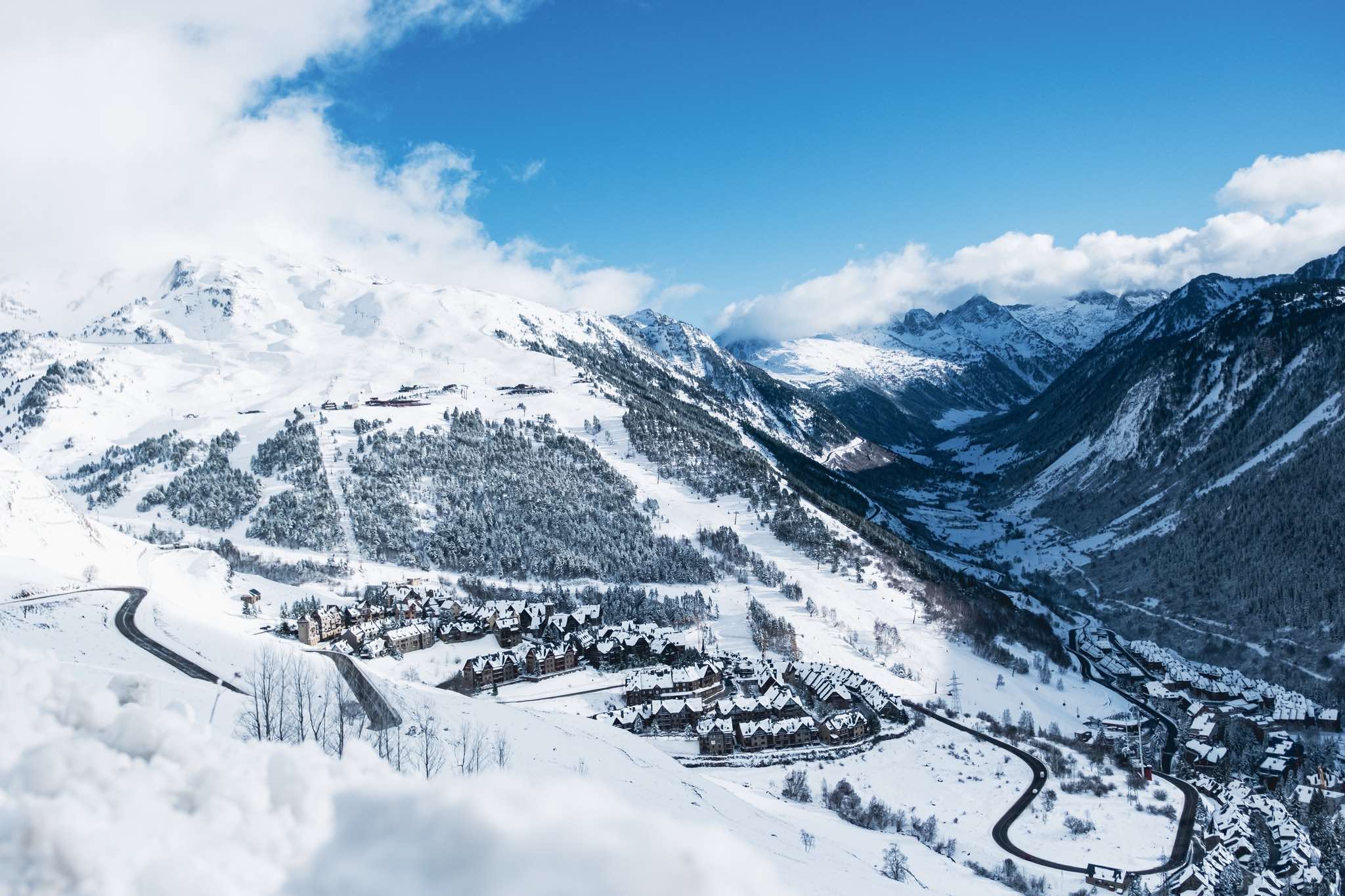 Fin de semana de esquí con sol, 30 estaciones abiertas y 300 km de pistas