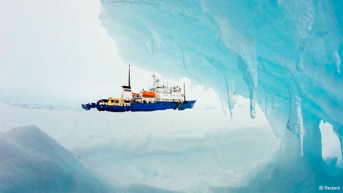 Expedición 'científica' a la Antártida para comprobar los efectos del calentamiento se queda atrapada por el hielo