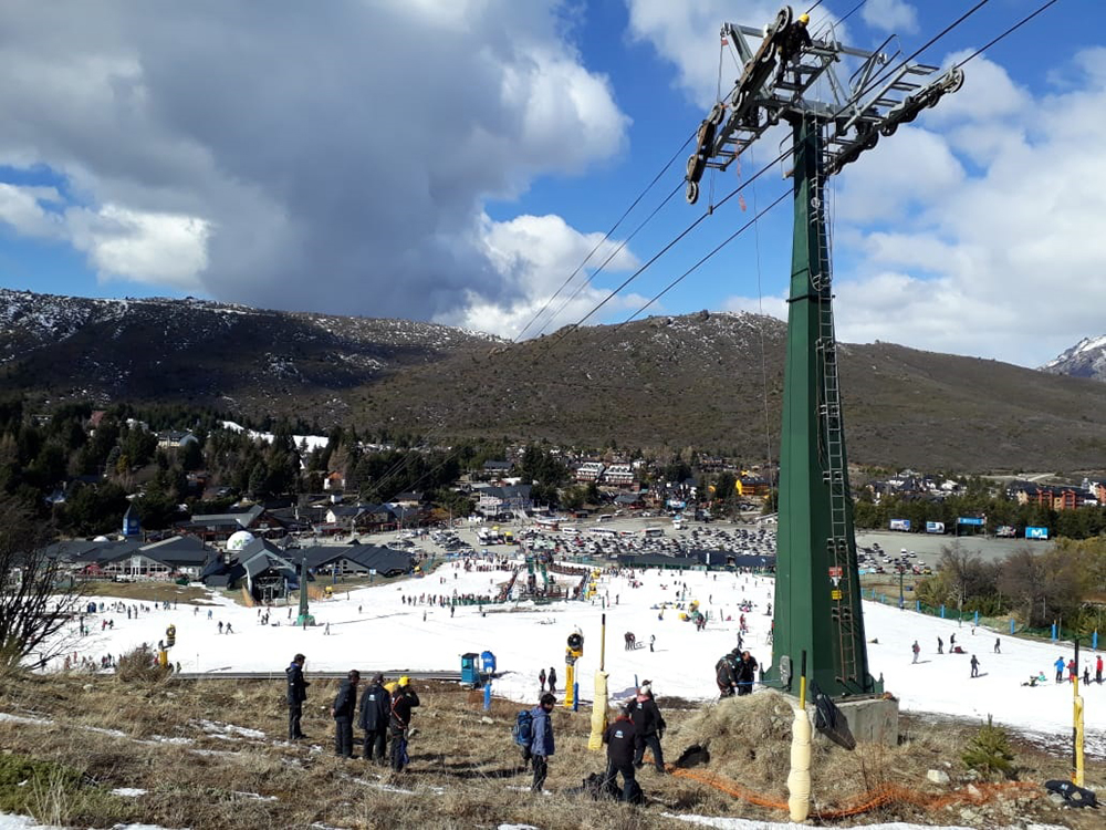 Evacuadas un centenar de personas de un  telecabina y un telesilla descarrilados en Bariloche