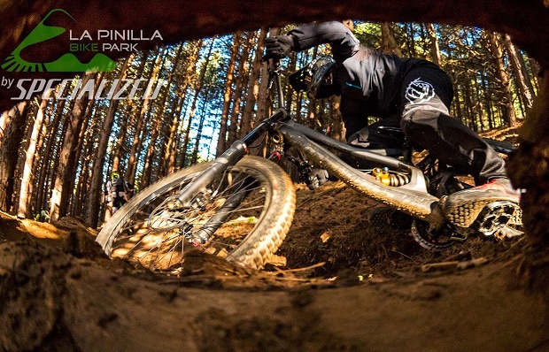 La adrenalina se dispara en las pistas del Bosque. Foto: La pinilla Bike Park by Specialized