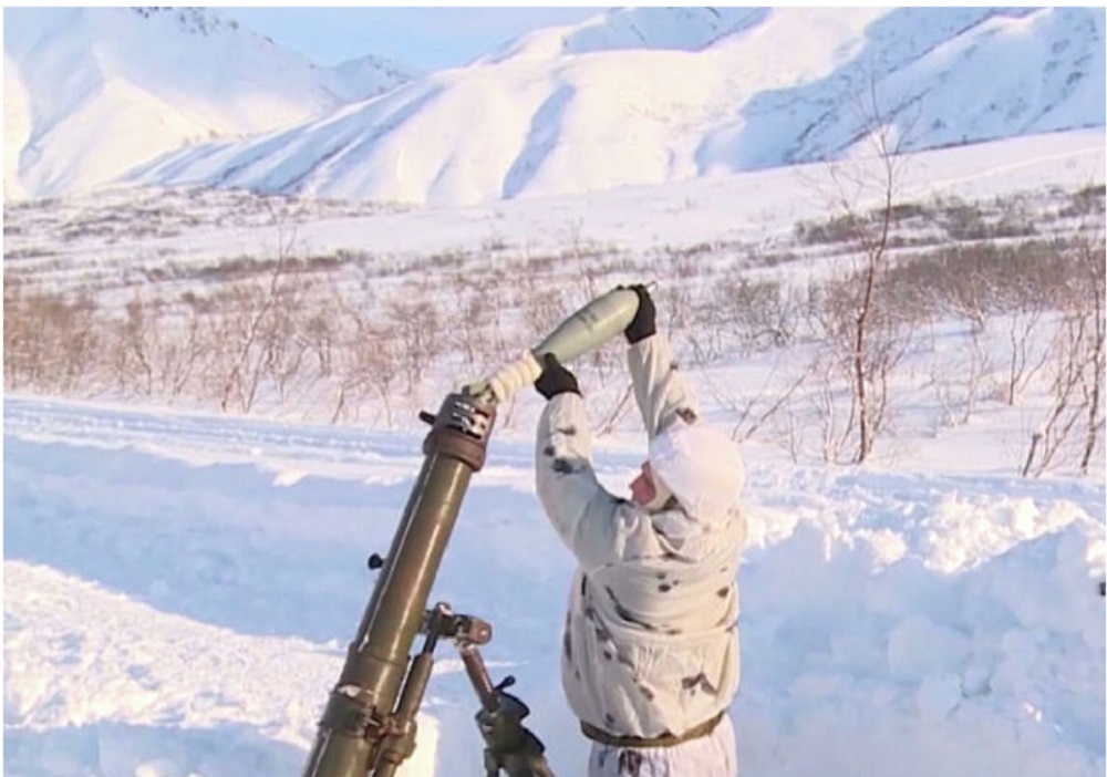 Bombardeo de las tropas rusas para destruir áreas propensas a las avalanchas en Kamchatka