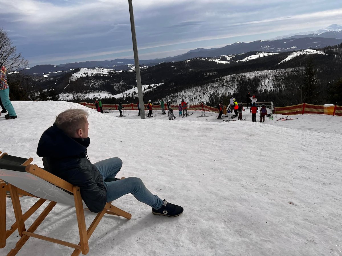 La estación de esquí de Bukovel se convierte en un refugio de lujo contra las bombas en Ucrania